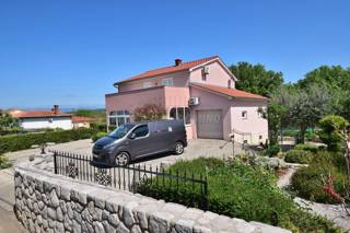 Bellissima casa con 2 appartamenti e garage!! Isola di Krk