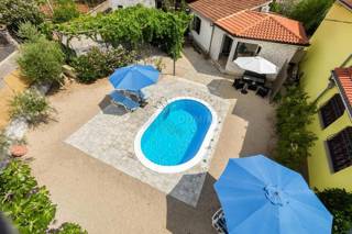Bella casa con piscina! L'isola di Veglia!