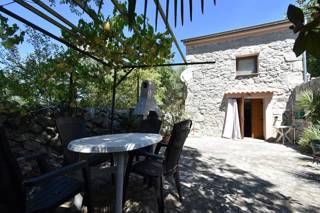 Una splendida casa ristrutturata con giardino! L'isola di Veglia!