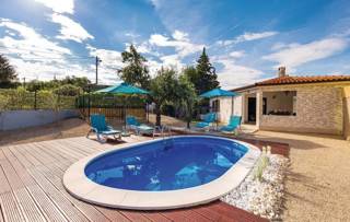 Bella casa con piscina! L'isola di Veglia!