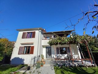 OPATIJA, MATULJI - casa familiare con bel giardino sopra il centro di Opatija, vista mare, ottima posizione
