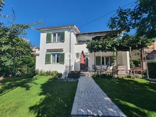 OPATIJA, MATULJI - casa familiare con bel giardino sopra il centro di Opatija, vista mare, ottima posizione