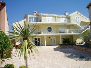 ZADAR, BRODARICA - Casa in ottima posizione, a 50 m dal mare