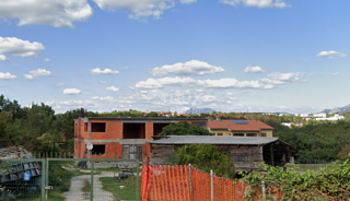 ISTRIA, LABIN - Fabbricato con ampio terreno