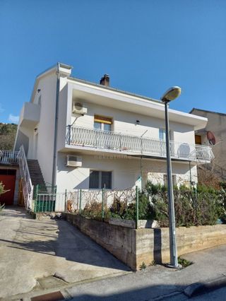 ŠIBENIK - Spaziosa casa a schiera