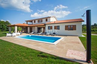 ISTRIA, LABIN - Bella villa con piscina immersa nel verde