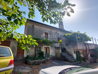 ISTRIA, LABIN - Casa in pietra in fase di ristrutturazione con vista mare