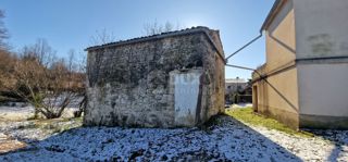 ISTRIA, PIĆAN - Casa in pietra con terreno edificabile 