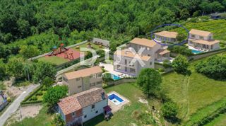 ISTRIA, PIĆAN - Bella casa su un piano con piscina in un ambiente dolce