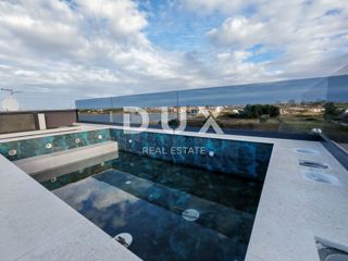 ZADAR, PRIVLAKA - Stupendo attico con piscina riscaldata sulla terrazza sul tetto! S6