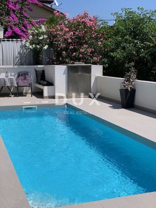 ABBAZIA - casa indipendente, 350 m2, vista, giardino, piscina!!!