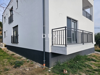 ISOLA DI RAB, BANJOL - Appartamento al piano terra di un nuovo edificio con giardino 