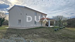 ISTRIA, CEROVLJE - Casa con piscina e due terreni edificabili