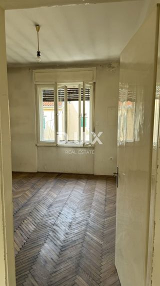 RIJEKA, CENTRO - Appartamento da ristrutturare come investimento