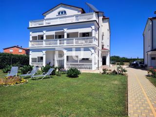 ISTRIA, VALBANDON - Casa con appartamenti vicino al mare con 7 appartamenti e un grande giardino