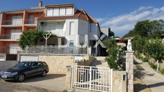 NOVI VINODOLSKI - casa in zona tranquilla con 5 appartamenti