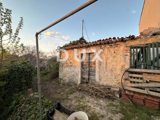 ZADAR, BOKANJAC - Vecchia casa con terreno edificabile 307m²