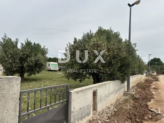 ZADAR, TURANJ - Terreno edificabile circondato da un muro!