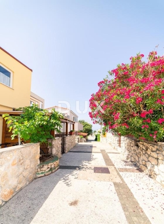 ISOLA DI PAG, NOVALJA - Un investimento consolidato in riva al mare! 