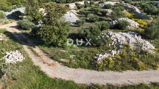 ISOLA DI KRK, CITTÀ DI KRK - Terreno con vista mare 758m2 - OCCASIONE!