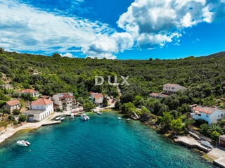 DUGI OTOK - terreno edificabile prima fila al mare