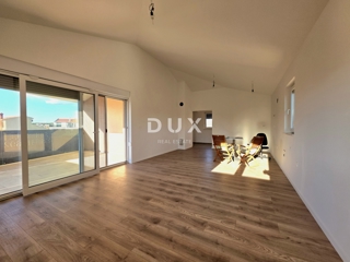 ISTRIA, FAŽANA - Attico con 2 camere da letto e soggiorno a 450 metri dalle spiagge e dal lungomare