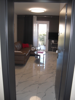 ISOLA DI KRK, CITTÀ DI KRK - Appartamento di 62 m2 con 2 camere da letto a 500 m dal mare