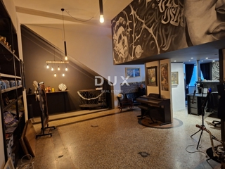 RIJEKA, CENTRO/SUŠAK – Spazio commerciale al piano terra con grande potenziale