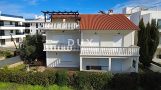 ZADAR, SUKOŠAN - Spaziosa casa a 100 m dal mare con giardino e vista!