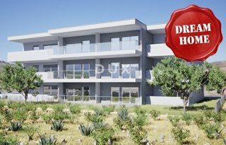 ISOLA DI PAG, POVLJANA - OCCASIONE! Appartamento di nuova costruzione in riva al mare!