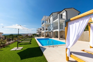 ISTRIA, RABAC - Casa con piscina e vista mare