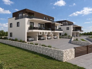 ŠIBENIK, BRODARICA – Nuovo edificio con terrazza e garage, a 270 m dal mare