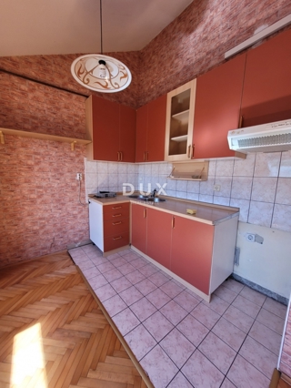 RIJEKA, ŠKURINJE – Appartamento mansardato con tre camere da letto, 53 m², in posizione tranquilla!