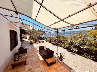 ISOLA DI KRK, ŠILO - Villa in pietra a 30 metri dal mare