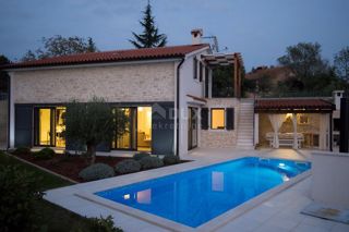 ISTRIA, TINJAN - Casa di qualità con piscina e ampio giardino, vista mare