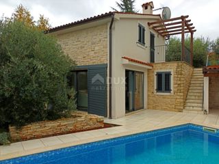 ISTRIA, TINJAN - Casa di qualità con piscina e ampio giardino, vista mare