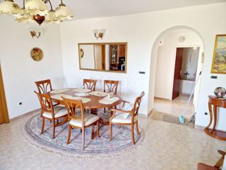 KRALJEVICA, ŠMRIKA-2BR+DB con piccolo giardino, cucina estiva e parcheggio