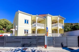 CRIKVENICA, DRAMALJ - Villa di nuova costruzione con due piscine!
