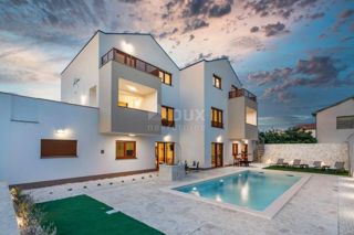 DALMAZIA, KAŠTELA Villa di lusso con vista mare