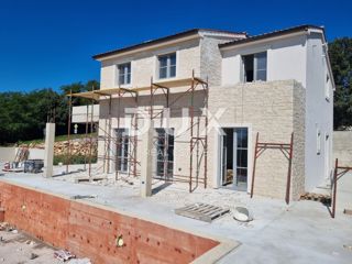 ISTRIA, PARENZO - Villa di nuova costruzione con piscina a sfioro, parcheggio sotterraneo privato e fantastica vista sul mare