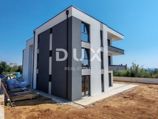 ZADAR, PRIVLAKA - Elegante appartamento con giardino a soli 190 metri dal mare! Nuova costruzione! S3