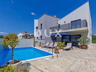 ISTRIA, PARENZO - Casa con piscina