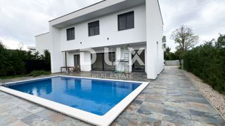 ISTRIA, ROVIGNO - Nuovo edificio moderno con piscina