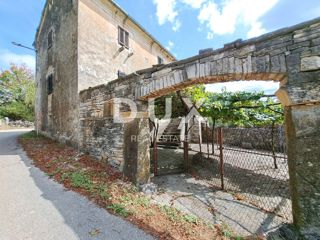 ISTRIA, GROŽNJAN, DINTORNI - casa antica da ristrutturare in ottima posizione