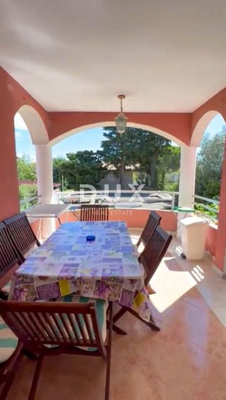 ISTRIA, PREMANTURA - Appartamento con 3 camere da letto + soggiorno con 2 posti auto, 1° piano - VICINO ALLA SPIAGGIA!!