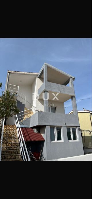ZADAR, VRSI - Casa a tre piani in posizione tranquilla