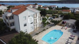 ISOLA DI RAB, BARBAT - villa con 5 appartamenti e piscina
