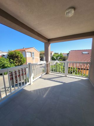 ZARA, VIR – SPAZIOSA CASA ARREDATA, A 500 M DALLA SPIAGGIA!