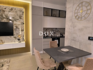 ISTRIA, POLA - Lussuoso appartamento con posto auto in garage in centro