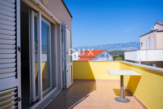 ISOLA DI PAG, NOVALJA - OCCASIONE! Spazioso appartamento con vista mare!